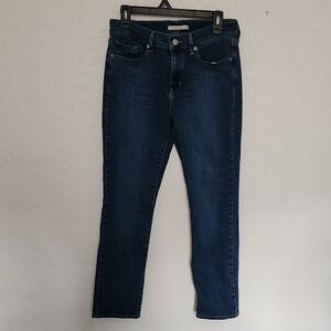 Levi Women's Classic Straight Medium Wash Denim Jeans 6 Levi's Casual Pants